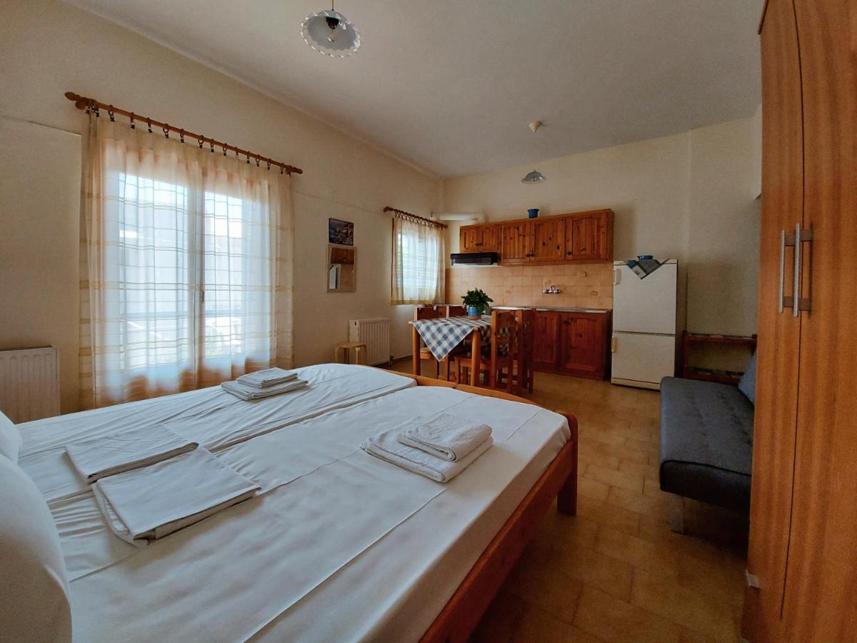 2 Space - Selfcatering Apartment Helen No 7 Xiropigado Buitenkant foto