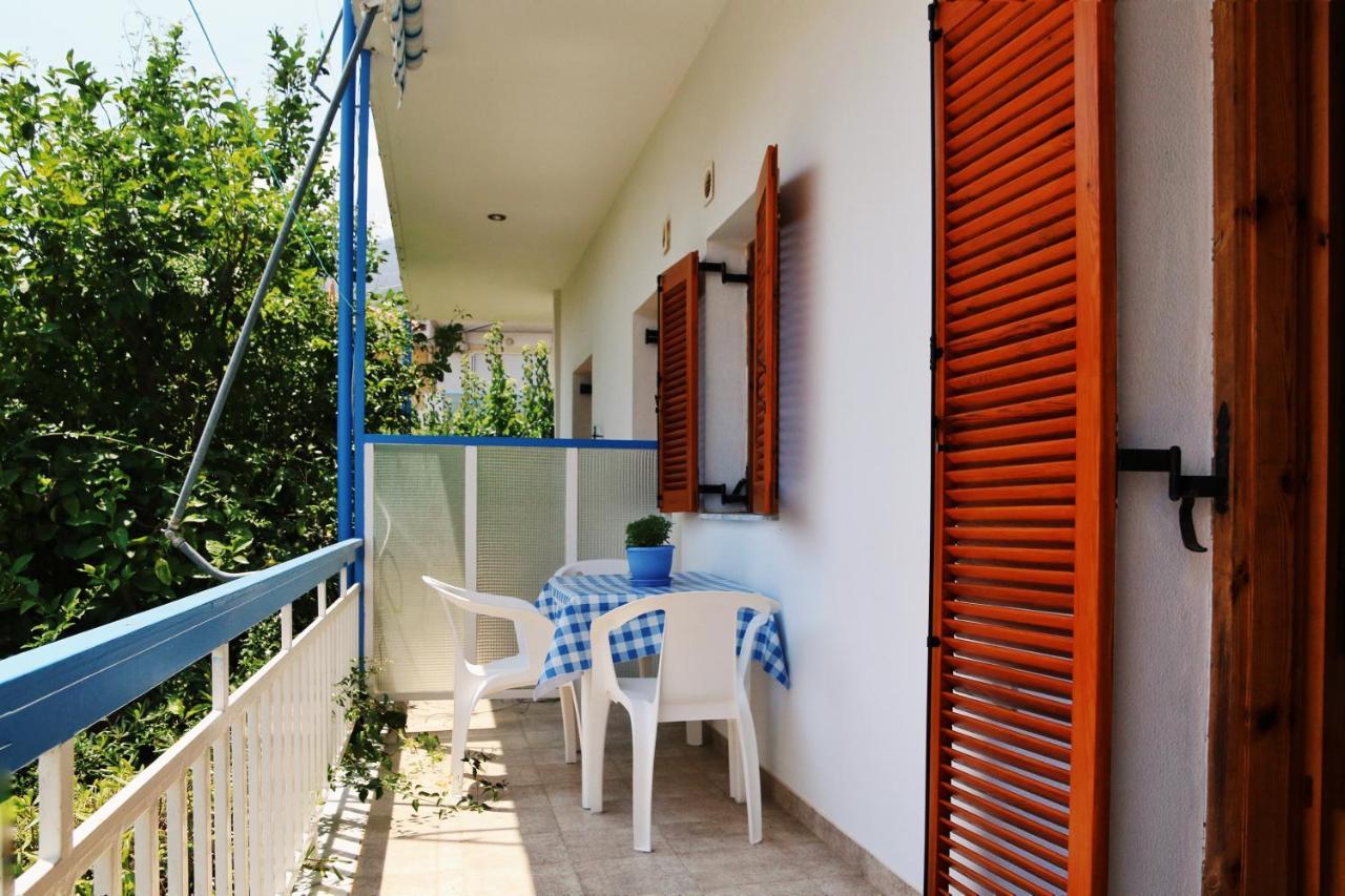 2 Space - Selfcatering Apartment Helen No 7 Xiropigado Buitenkant foto