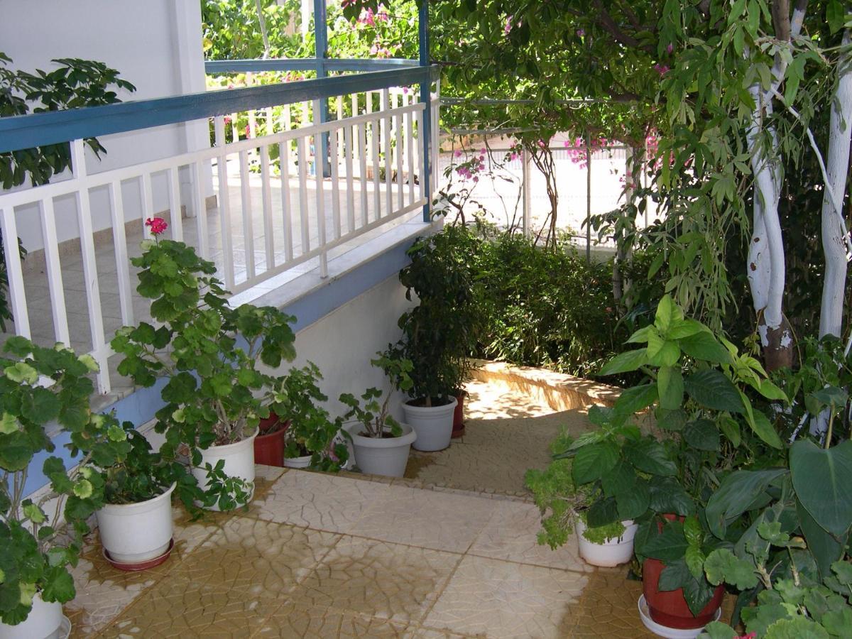2 Space - Selfcatering Apartment Helen No 7 Xiropigado Buitenkant foto