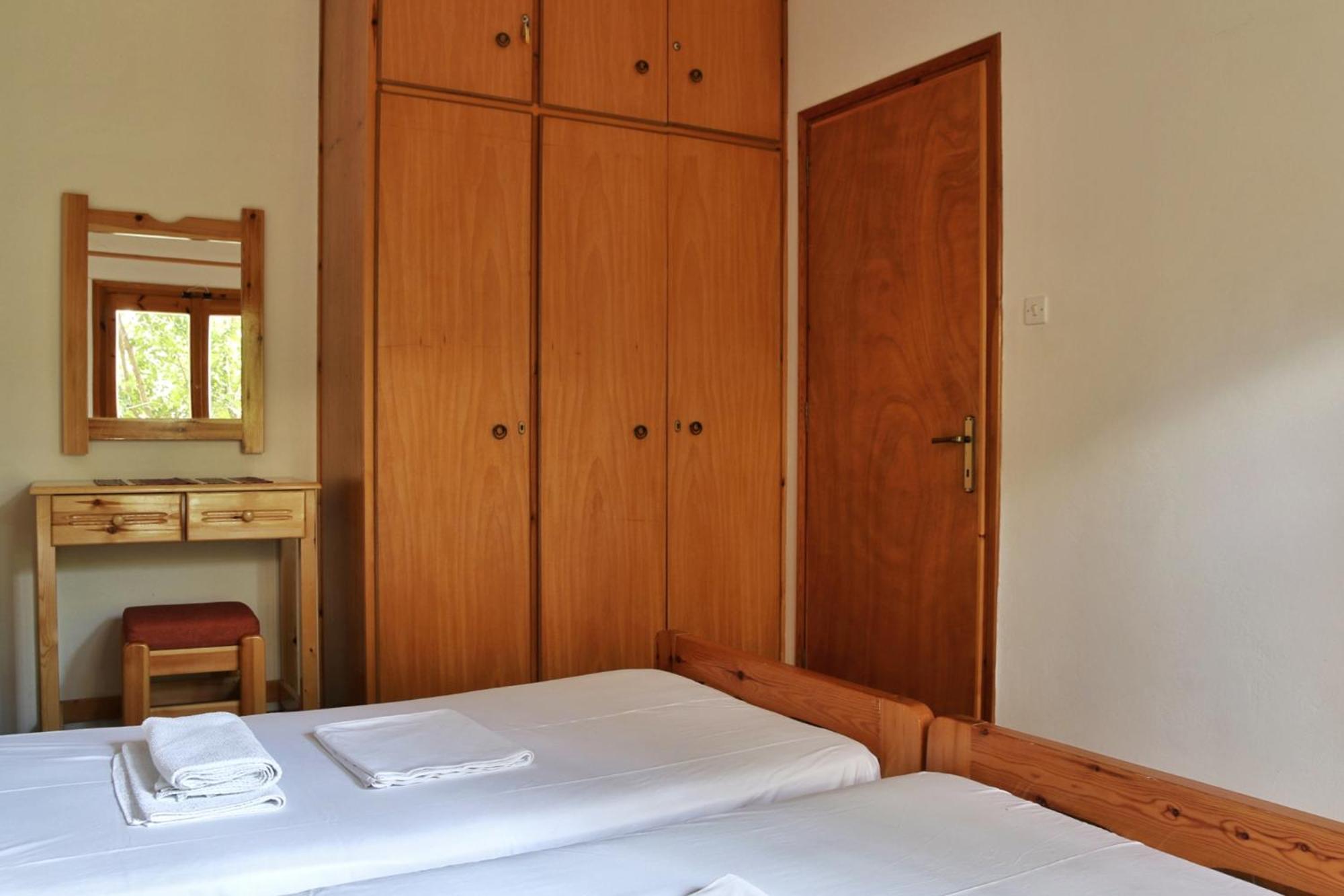 2 Space - Selfcatering Apartment Helen No 7 Xiropigado Buitenkant foto