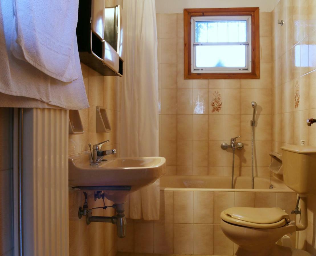 2 Space - Selfcatering Apartment Helen No 7 Xiropigado Buitenkant foto